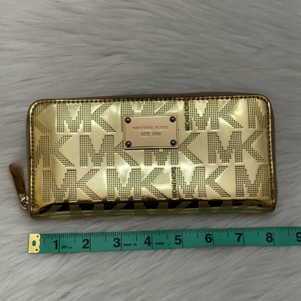 MICHAEL KORS - METALLIC GOLD PATENT LEATHER LONG JET SET CONTINENTAL ZIP WALLET - Picture 14 of 15